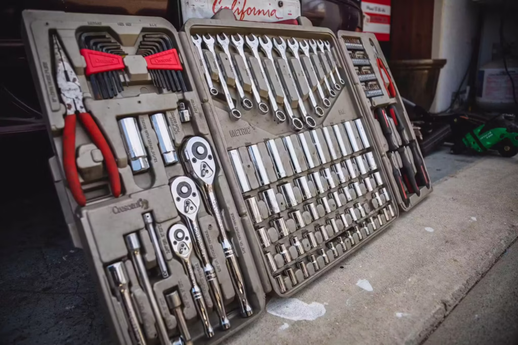 Які інструменти має мати при собі кожен автомобіліст