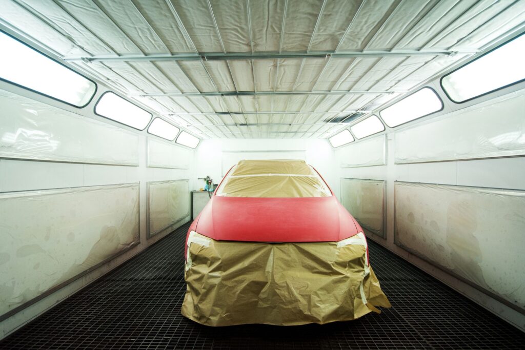 Чи варто самостійно зафарбовувати сколи на авто