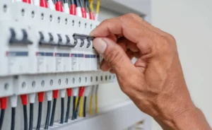 Як підготувати квартиру до блекауту і не спалити техніку при ввімкненні світла?