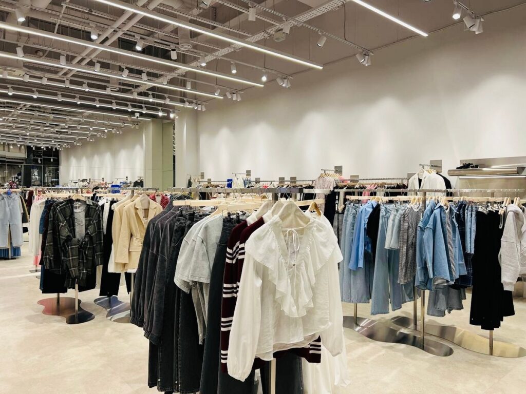 Як стильні жіночі костюми та штани можуть доповнити ваш гардероб