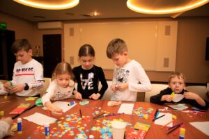 Почему творческие мастер-классы делают детский праздник живым и запоминающимся