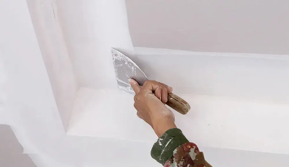 Чем проще и дешевле выровнять стены в доме из кирпича под чистовую отделку