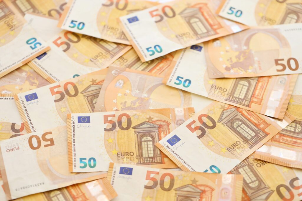Які зарплати в Нідерландах чекають на українців: працевлаштування з Eurocashagency