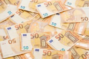 Які зарплати в Нідерландах чекають на українців: працевлаштування з Eurocashagency