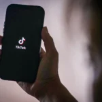 Просування TikTok у 2026: як алгоритм виводить відео в рекомендації